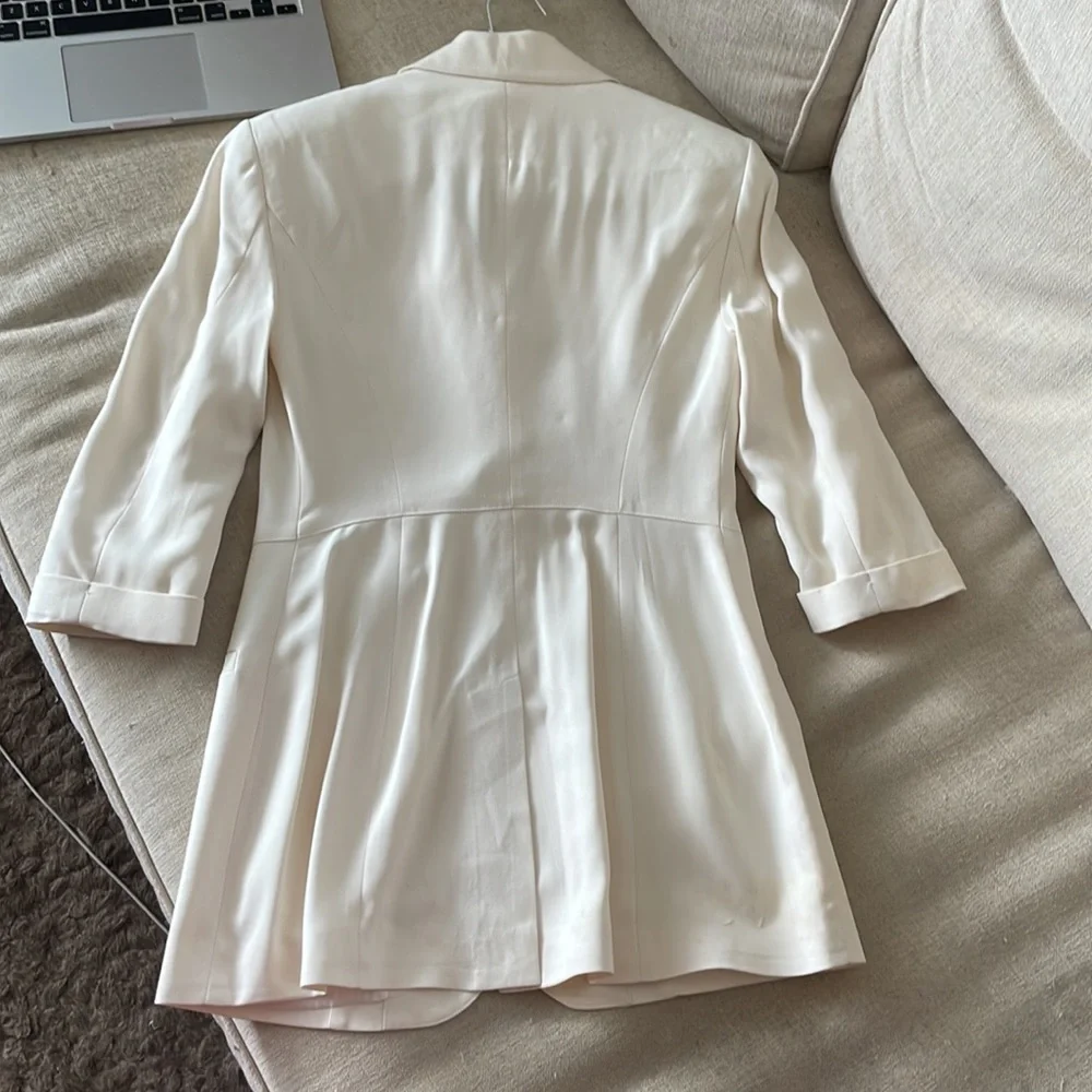 Blazer - Picture 4 of 4